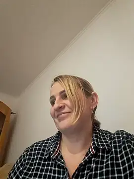 Snapshot of Malichkaanna30 chatting on 02.15.25 Malichkaanna30 online show from 02.15.25