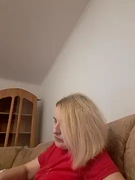 Snapshot of Malichkaanna30 chatting on 02.15.25 Malichkaanna30 online show from 02.15.25