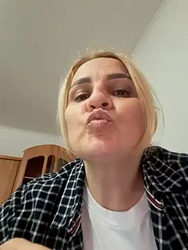 Snapshot of Malichkaanna30 chatting on 03.08.25 Malichkaanna30 online show from 03.08.25