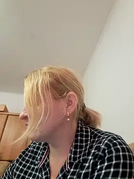 Snapshot of Malichkaanna30 chatting on 03.14.25 Malichkaanna30 online show from 03.14.25