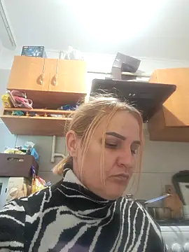 Snapshot of Malichkaanna30 chatting on 09.27.25 Malichkaanna30 online show from 09.27.25