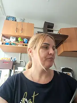 Snapshot of Malichkaanna30 chatting on 02.14.26 Malichkaanna30 online show from 02.14.26