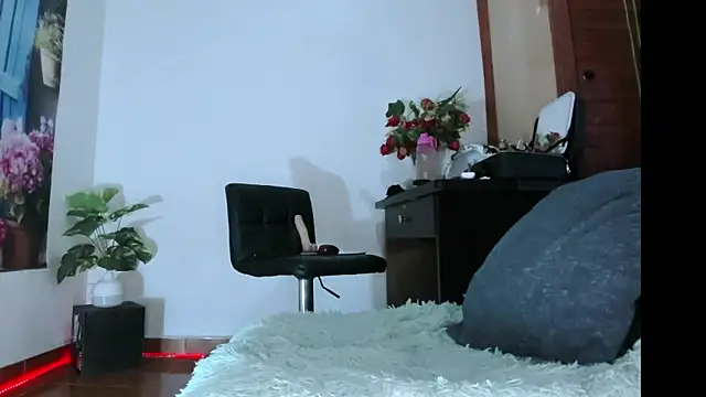 Snapshot of Chanel_shaw chatting on 03.06.25 Chanel shaw online show from 03.06.25