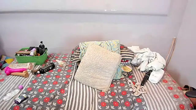 Snapshot of latinasexymoon chatting on 02.25.25 latinasexymoon online show from 02.25.25