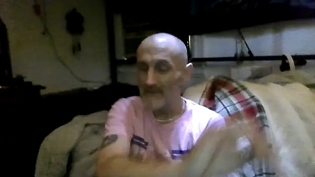 Snapshot of LayingRealism chatting on 04.21.26 LayingRealism online show from 04.21.26
