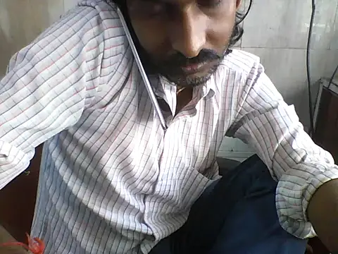 Snapshot of Desi_GfBf chatting on 10.31.25 Desi GfBf online show from 10.31.25