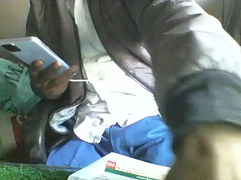 Snapshot of Desi_GfBf chatting on 11.13.25 Desi GfBf online show from 11.13.25