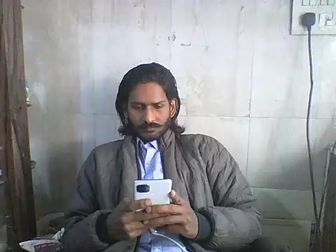 Snapshot of Desi_GfBf chatting on 11.18.25 Desi GfBf online show from 11.18.25