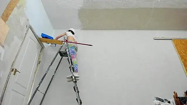 Snapshot of YourSuperModel chatting on 12.18.24 YourSuperModel online show from 12.18.24