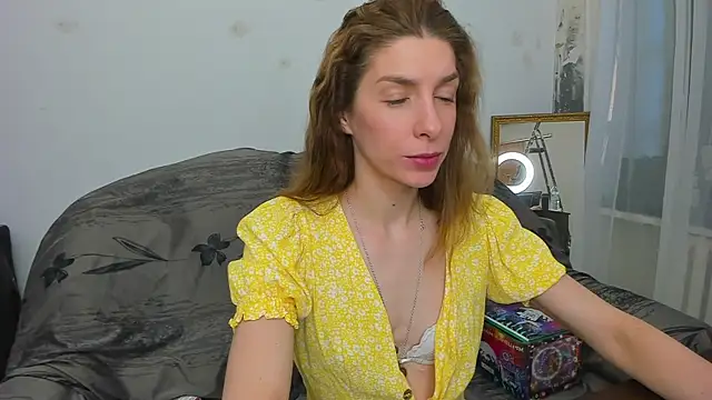 Snapshot of YourSuperModel chatting on 12.19.24 YourSuperModel online show from 12.19.24