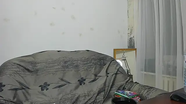 Snapshot of YourSuperModel chatting on 12.19.24 YourSuperModel online show from 12.19.24