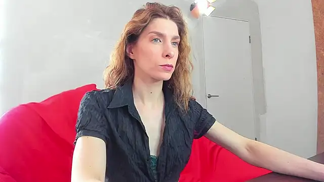 Snapshot of YourSuperModel chatting on 02.12.25 YourSuperModel online show from 02.12.25