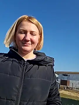 Snapshot of -Schweppes- chatting on 02.24.25 -Schweppes- online show from 02.24.25