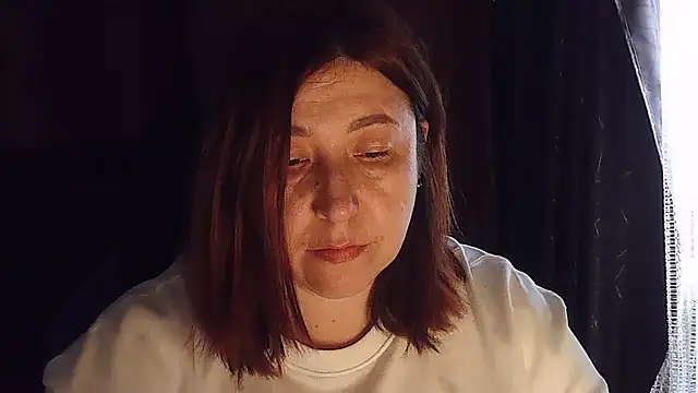 Snapshot of FiireTaliia chatting on 03.10.25 FiireTaliia online show from 03.10.25