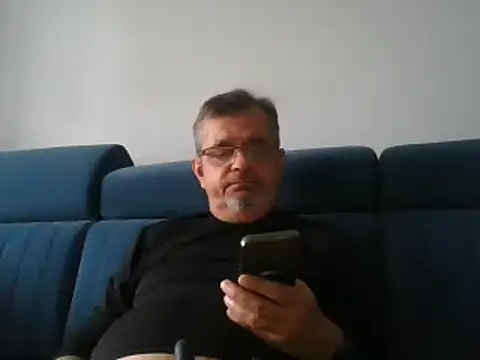 Snapshot of axecoman60 chatting on 02.01.25 axecoman60 online show from 02.01.25