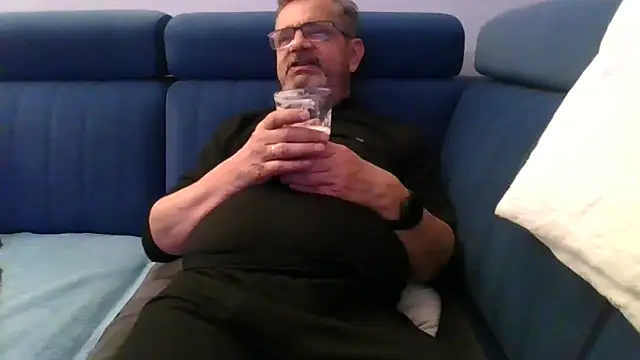 Snapshot of axecoman60 chatting on 03.07.25 axecoman60 online show from 03.07.25