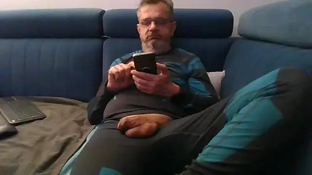 Snapshot of axecoman60 chatting on 03.10.25 axecoman60 online show from 03.10.25