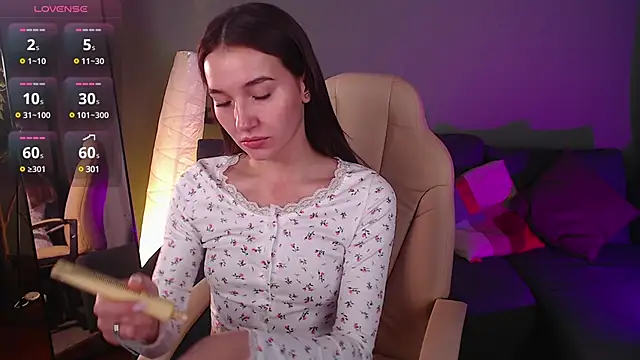 Bellla Haddid online show from 02.24.25