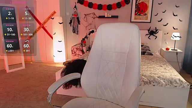 Bellla Haddid online show from 10.31.25