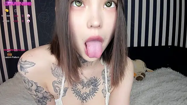 Snapshot of Dark_Ester chatting on 02.09.25 Dark Ester online show from 02.09.25