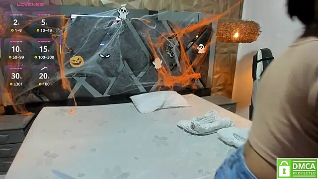 Rose Evans   online show from 11.02.25