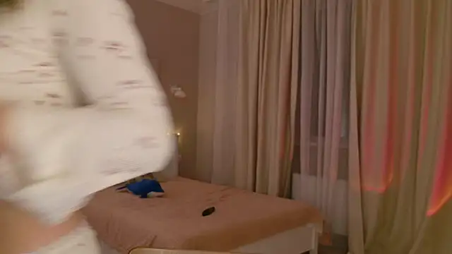 Pink SeaGul online show from 10.20.25