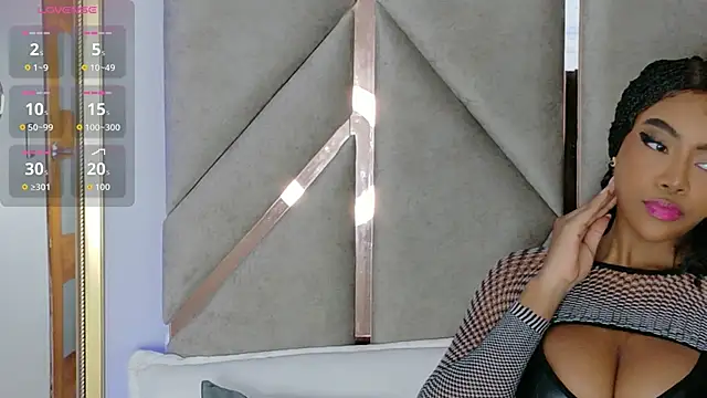 Snapshot of Lola_King chatting on 10.24.25 Lola King online show from 10.24.25