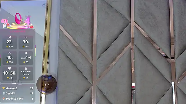 Snapshot of Lola_King chatting on 10.29.25 Lola King online show from 10.29.25