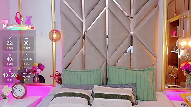 Snapshot of Lola_King chatting on 11.22.25 Lola King online show from 11.22.25