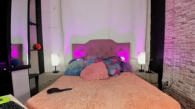 Snapshot of kitty_queen10 chatting on 11.19.25 kitty queen10 online show from 11.19.25