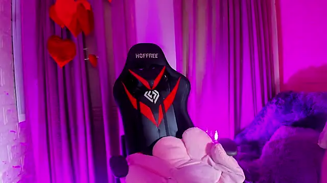 Snapshot of kitty_queen10 chatting on 02.21.26 kitty queen10 online show from 02.21.26