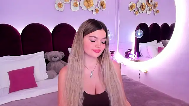 Snapshot of ZaraBloom chatting on 02.20.26 ZaraBloom online show from 02.20.26