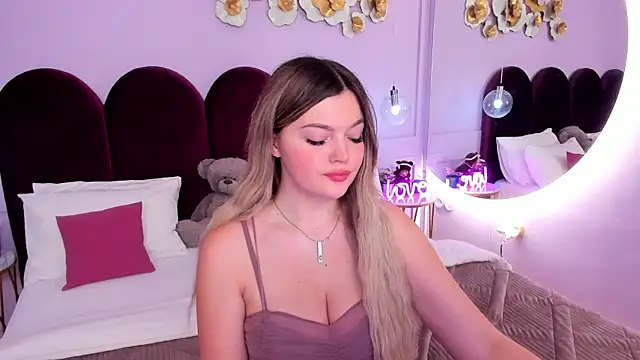 Snapshot of ZaraBloom chatting on 02.24.26 ZaraBloom online show from 02.24.26