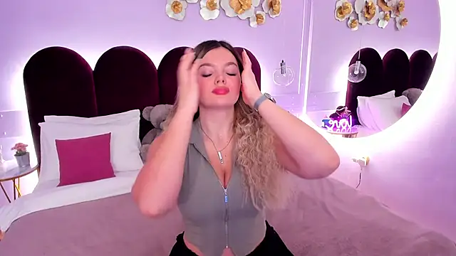 Snapshot of ZaraBloom chatting on 02.28.26 ZaraBloom online show from 02.28.26