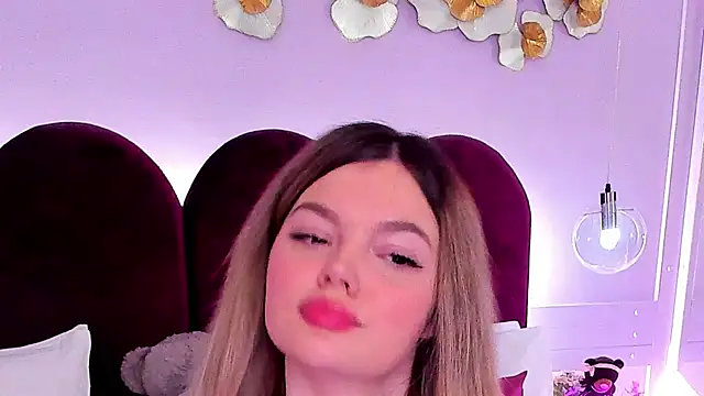 Snapshot of ZaraBloom chatting on 03.03.26 ZaraBloom online show from 03.03.26