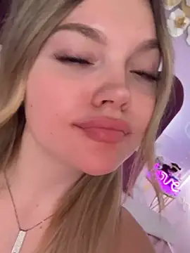 Snapshot of ZaraBloom chatting on 03.17.26 ZaraBloom online show from 03.17.26