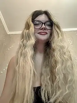 Snapshot of ZaraBloom chatting on 03.28.26 ZaraBloom online show from 03.28.26