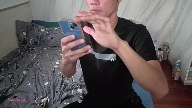 Snapshot of Big19Asia chatting on 11.13.25 Big19Asia online show from 11.13.25