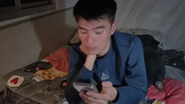 Snapshot of Big19Asia chatting on 12.22.25 Big19Asia online show from 12.22.25