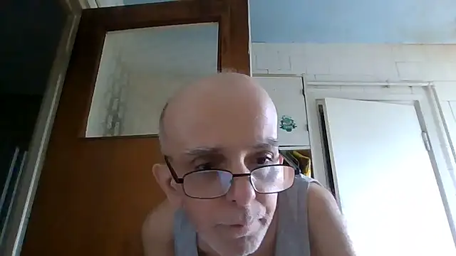 Snapshot of mariusica1@xh chatting on 06.22.26 mariusica1xh online show from 06.22.26