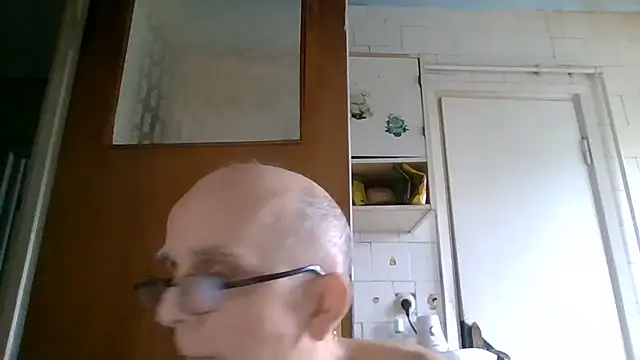 Snapshot of mariusica1@xh chatting on 06.23.26 mariusica1xh online show from 06.23.26