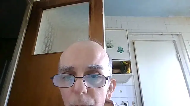 Snapshot of mariusica1@xh chatting on 07.26.26 mariusica1xh online show from 07.26.26