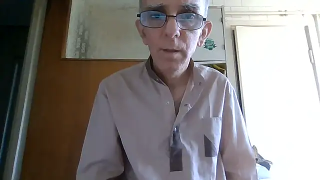 Snapshot of mariusica1@xh chatting on 07.31.26 mariusica1xh online show from 07.31.26