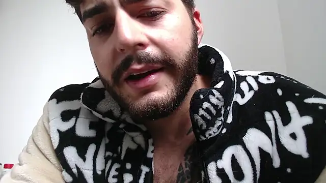 Snapshot of thomas_gun chatting on 02.10.26 thomas gun online show from 02.10.26