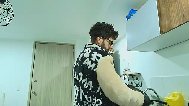 Snapshot of thomas_gun chatting on 02.24.26 thomas gun online show from 02.24.26