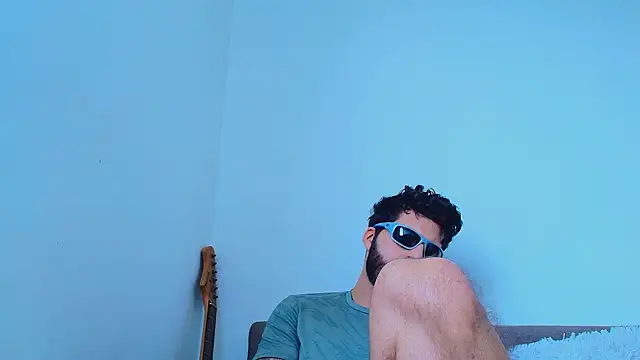 Snapshot of thomas_gun chatting on 03.10.26 thomas gun online show from 03.10.26