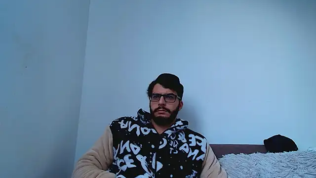 Snapshot of thomas_gun chatting on 03.12.26 thomas gun online show from 03.12.26