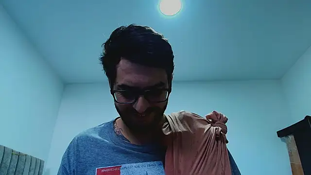 Snapshot of thomas_gun chatting on 03.19.26 thomas gun online show from 03.19.26