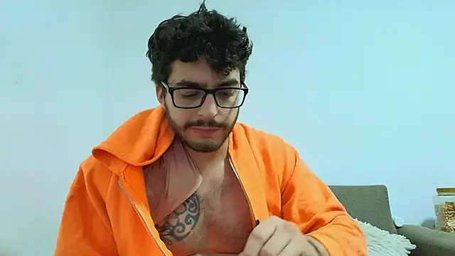 Snapshot of thomas_gun chatting on 03.21.26 thomas gun online show from 03.21.26