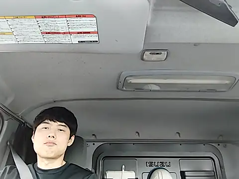 Snapshot of whitebriefboy chatting on 05.27.26 whitebriefboy online show from 05.27.26